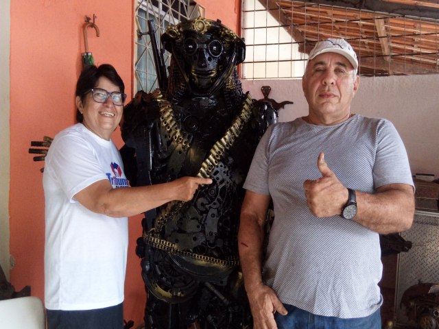 Escultor iguatuense transforma sucata de ferro em artes