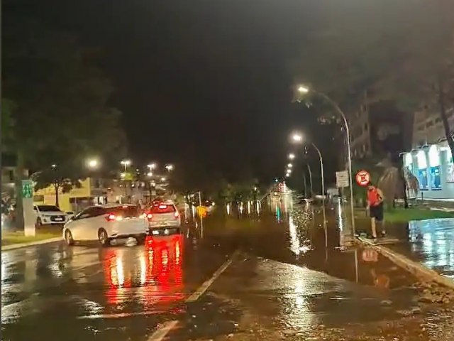 Forte chuva no DF causa alagamentos e queda de energia