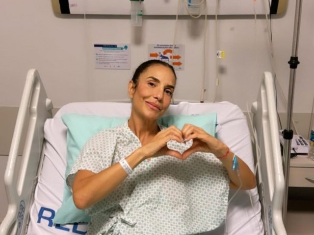 Ivete Sangalo  internada com pneumonia