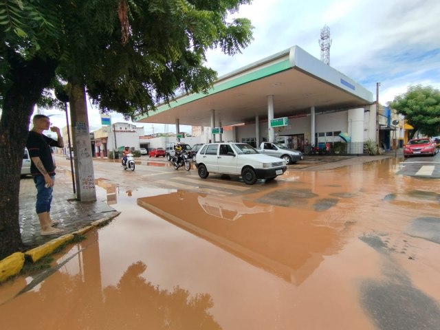 Chuva de 94 milmetros deixa ruas bastante alagadas no centro do Crato