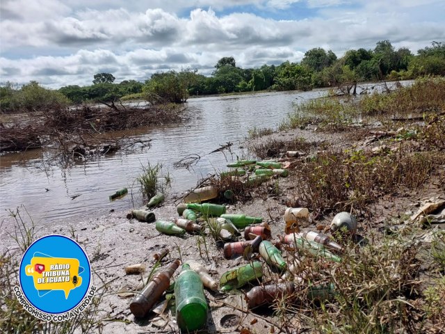  Beleza Natural Ameaada: O Contraste da Linda Cheia do Jaguaribe com a Triste Realidade do Lixo em Suas Margens