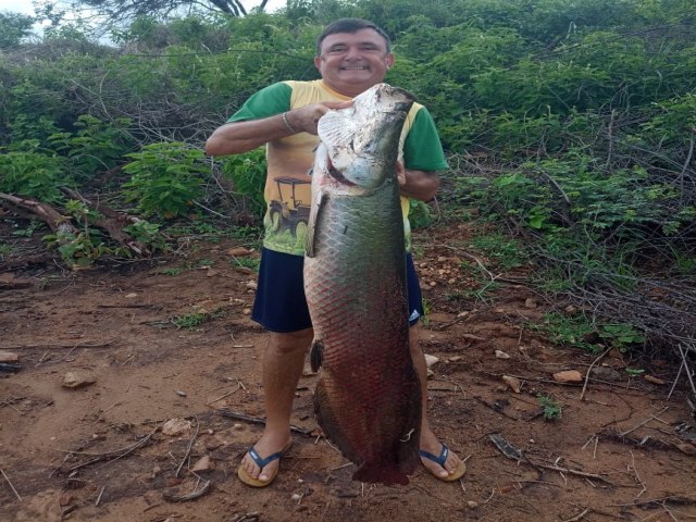 Um grande encontro na Lagoa de Barro Alto: Nelho Bezerra e seu impressionante peixe