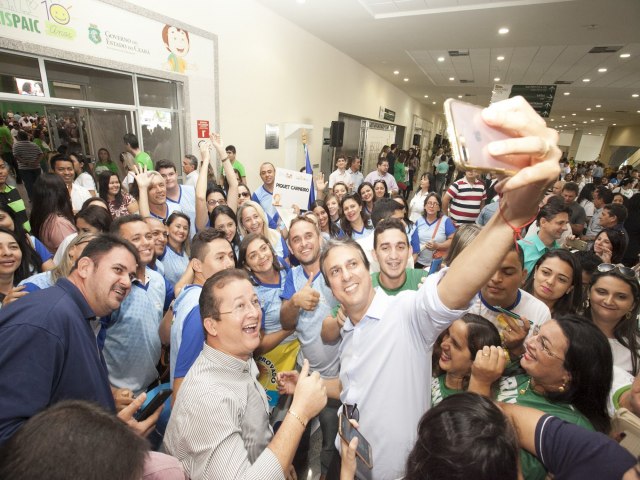 MEDALHA DA ABOLIO Quero dividir essa homenagem com toda a populao cearense que sempre foi generosa comigo, diz Camilo Santana sobre Medalha da Abolio