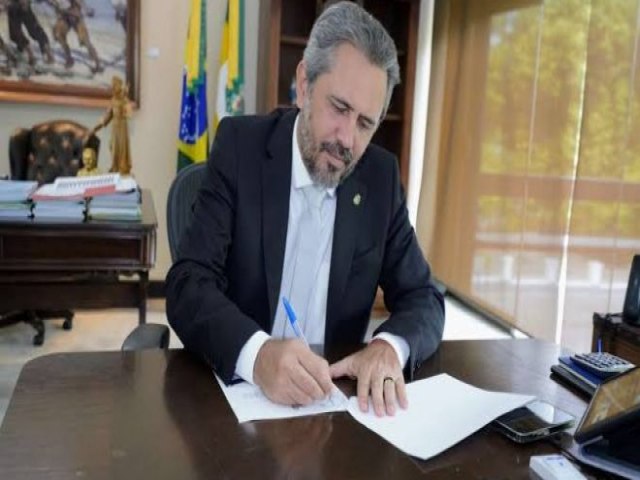 Governador Elmano de Freitas envia mensagem para Assembleia Legislativa visando a criao de 96 cargos para a Adagri