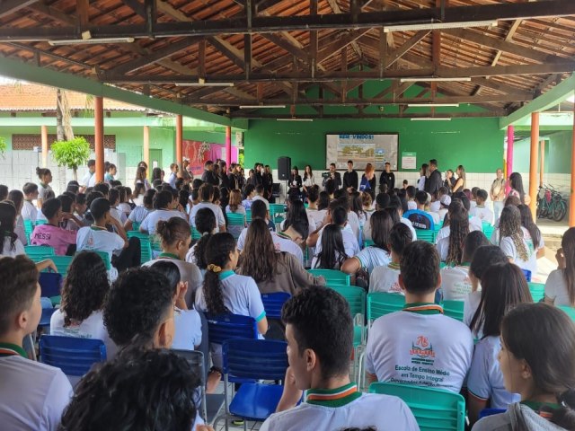 Estudantes do Colgio Adauto Bezerra participam de Jri Simulado realizado pela UNIFIC