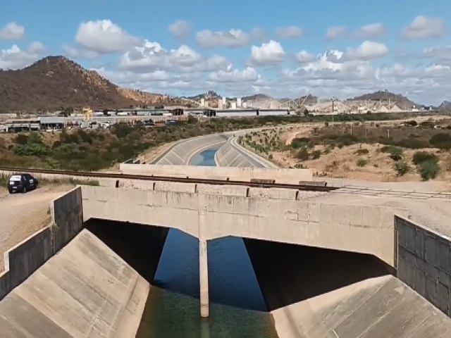 Importantes Obras no Serto de Pernambuco: Canal da Transposio, Ferrovia Transnordestina e BR 116