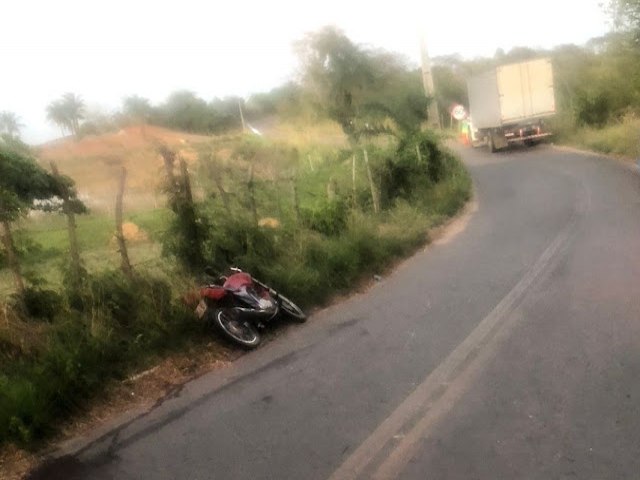 Grave acidente na rodovia estadual CE-592 em Caririau deixa motociclista ferido