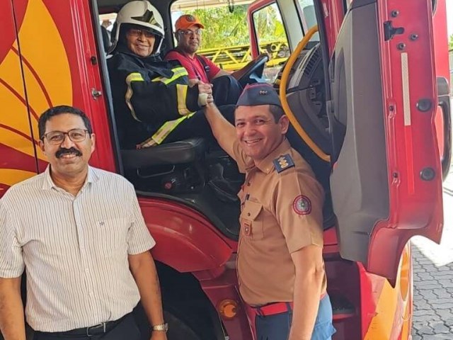 CBMCE Idoso realiza sonho de infncia e visita quartel do Corpo de Bombeiros em Fortaleza