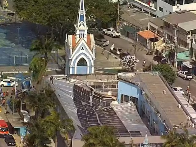 Teto de igreja desaba durante distribuio de cestas bsicas e deixa dois mortos no Recife