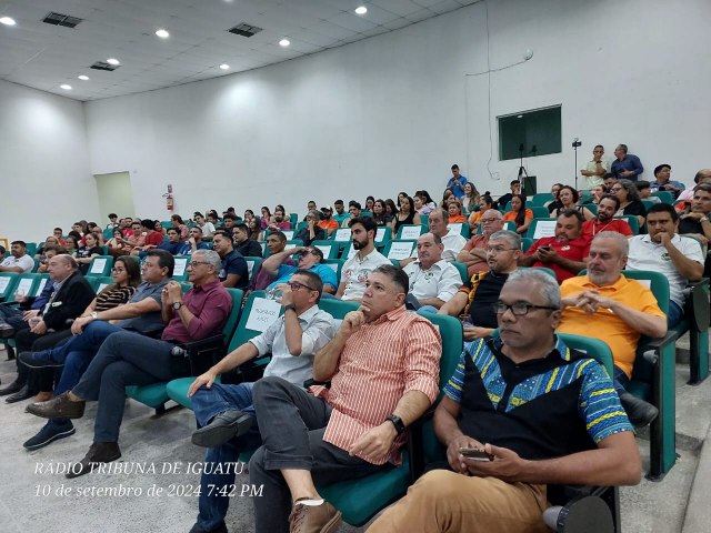 Encontro na URCA de Iguatu reúne alunos e candidatos à prefeitura em torno de projeto de terminal intermodal