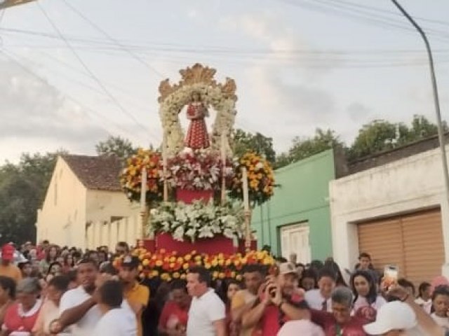 Procisso marca o encerramento da 21 Romaria e 2 Festa em homenagem  Beata Benigna Cardoso