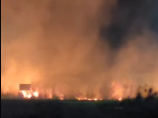 Inc�ndio mobiliza moradora e exp�e lentid�o no atendimento dos bombeiros em Iguatu