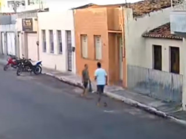 Idosa morre ap�s ataque � faca causado por desconhecido em rua em Juazeiro do Norte
