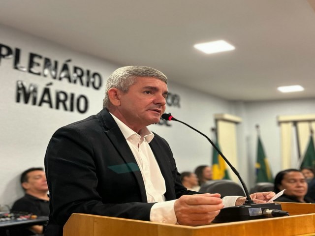 Franco Farias reivindica substitui��o de l�mpadas queimadas no bairro Lagoa