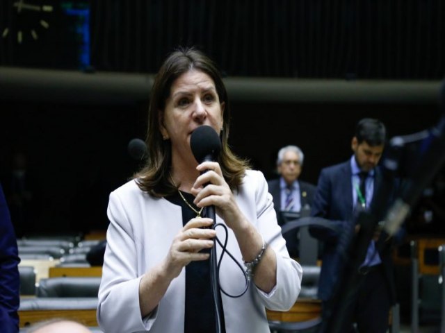 Cmara aprova PEC do piso salarial da enfermagem em 2 turno; acompanhe