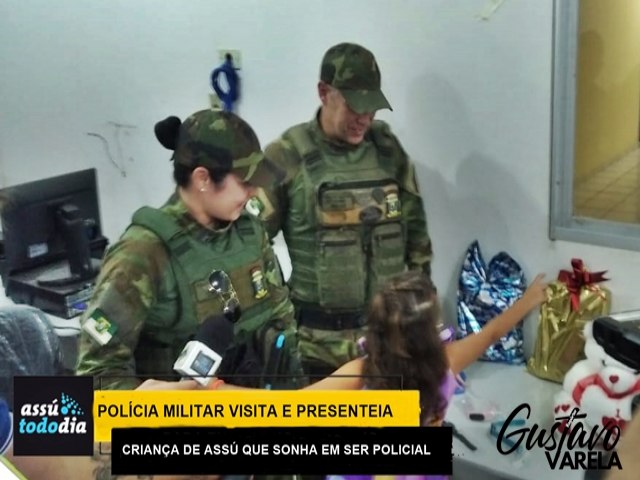  Polcia Militar visita e presenteia criana de Ass que sonha em ser policial