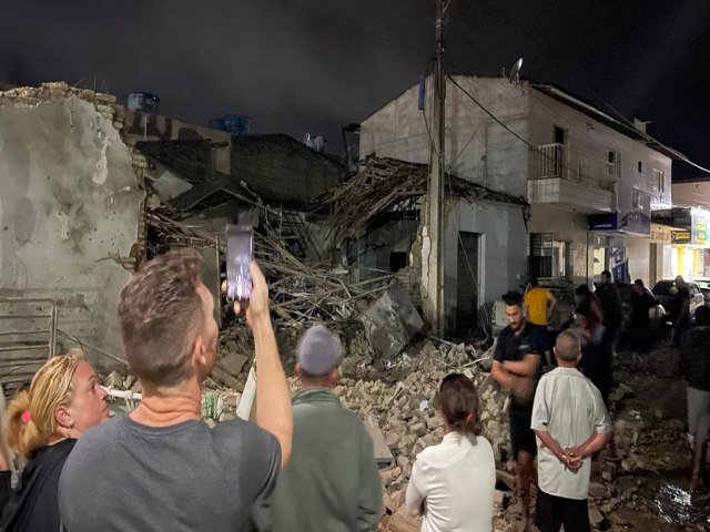 Imagens mostram ao de criminosos durante ataque a banco no interior do RN