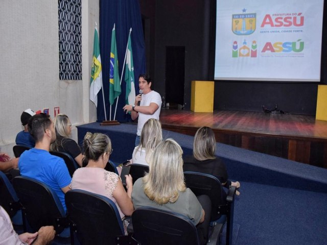 Prefeitura do Ass e vendedores ambulantes dialogam sobre construo de cameldromo municipal