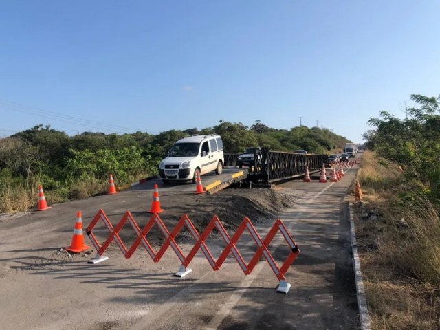 Trfego de veculos  liberado em trecho da BR-101 Norte onde cratera se abriu