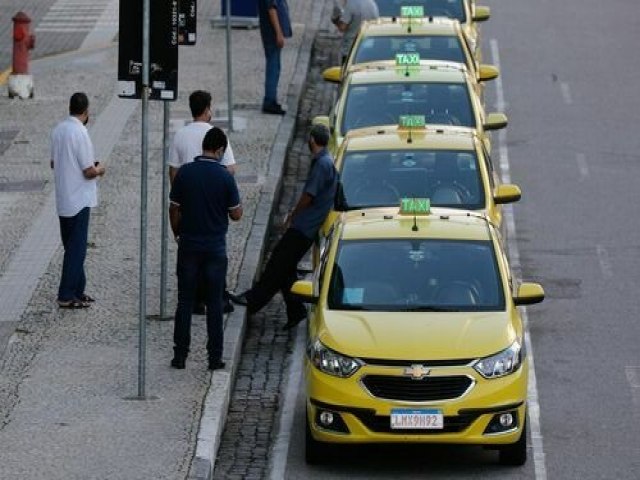 CAIXA paga R$ 709 milhes de benefcio emergencial para caminhoneiros e taxistas neste sbado