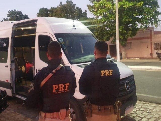 Homem  preso por transporte irregular de passageiros em Ass