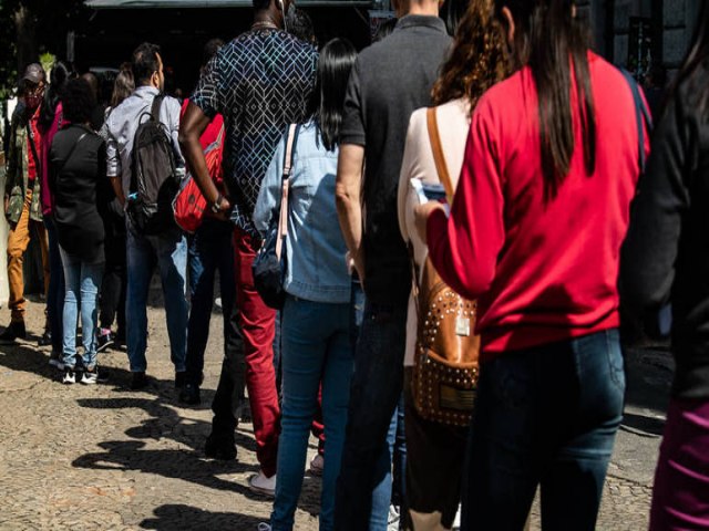 Brasil tem a maior queda do desemprego em um ano entre 40 pases