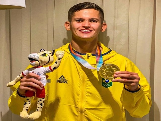 Assuense Paulo Ricardo  campeo dos Jogos Sul-Americanos de Taekwondo 2022 