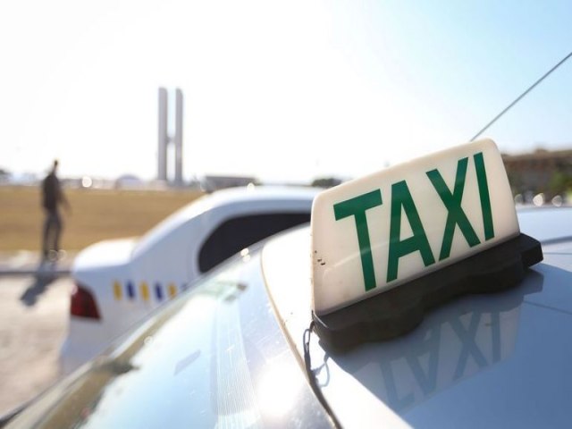 Governo avalia 13 para taxistas e caminhoneiros em dezembro