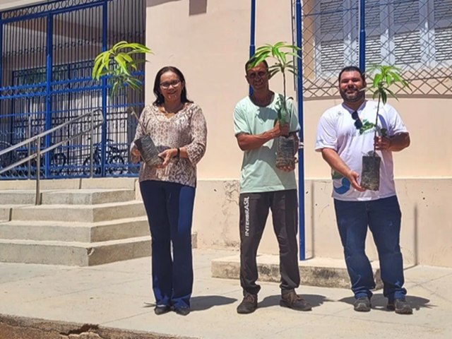 Educao ambiental: Escolas pblicas de Ass recebem mudas de rvores frutferas do Projeto Vale Sustentvel 