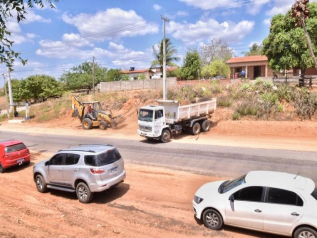 Prefeitura inicia servio de limpeza de vias na zona rural do Ass