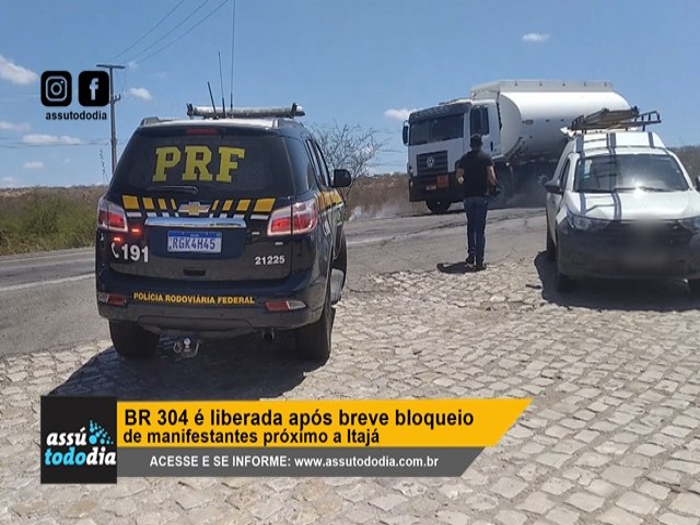 BR 304  liberada aps breve bloqueio de manifestantes prximo a Itaj 