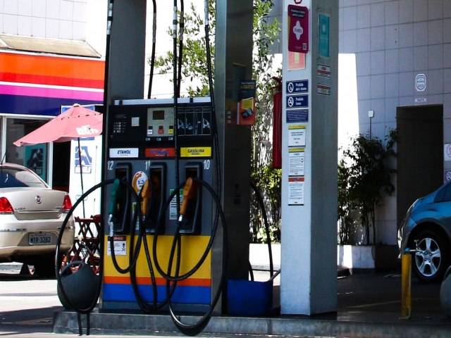 Preo de combustveis tem queda nos postos de gasolina, diz ANP