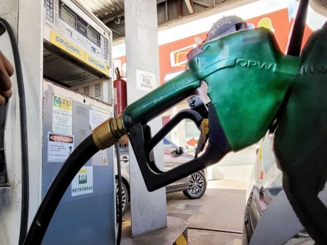 Petrobras aumenta preo da gasolina para as distribuidoras