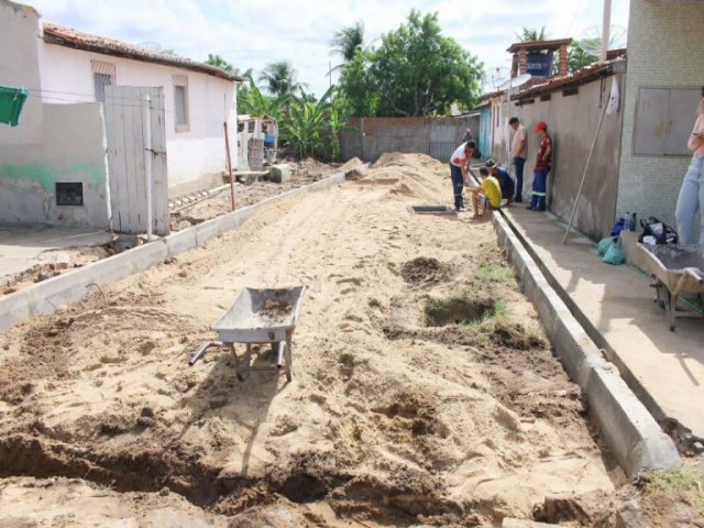 Obra de drenagem e pavimentao no bairro So Joo  acompanhada de perto pela gesto municipal 