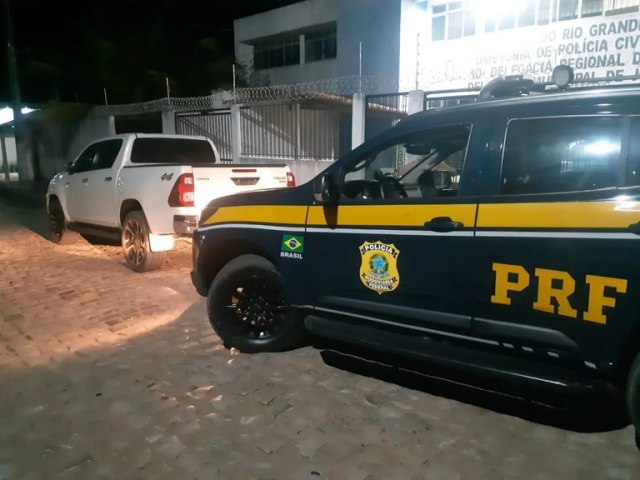 Nos dois primeiros dias de Carnaval, a PRF prendeu sete pessoas, recuperou trs veculos e apreendeu uma arma de fogo nas rodovias federais do RN