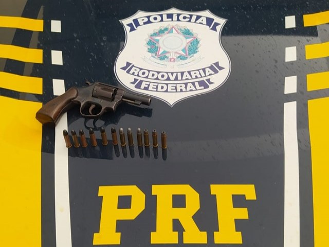 Veculos recuperados e arma de fogo apreendida pela PRF/RN em fiscalizaes nos municpios de Acari, Ass, Currais Novos e Mossor 