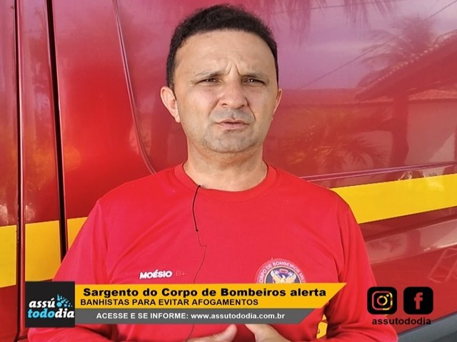 Sargento do Corpo de Bombeiros chama ateno de banhistas para evitar ocorrncias de afogamento