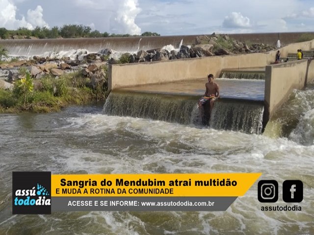 Sangria do Aude Mendubim atrai multido e altera a rotina da comunidade 