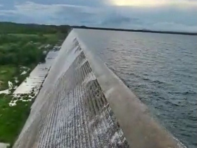 Barragem Umari em Upanema volta a sangrar depois de 14 anos 