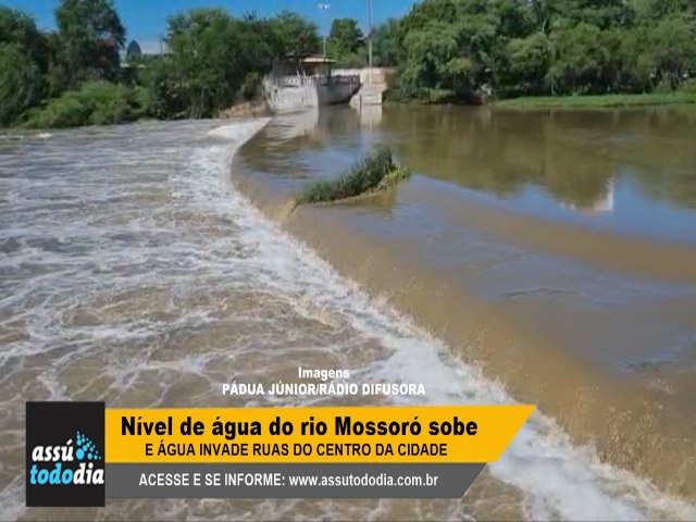 Nvel do rio Mossor sobe e gua invade ruas do centro da cidade 