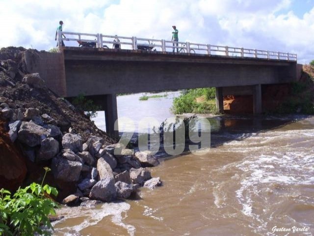 2009 & 2019: Veja como estava a passagem da gua sob a ponte de Linda Flor para a Lagoa do Piat