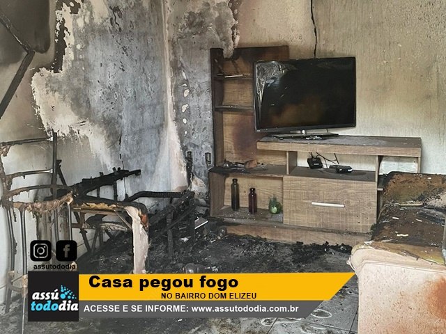 Casa pegou fogo no bairro Dom Elizeu 