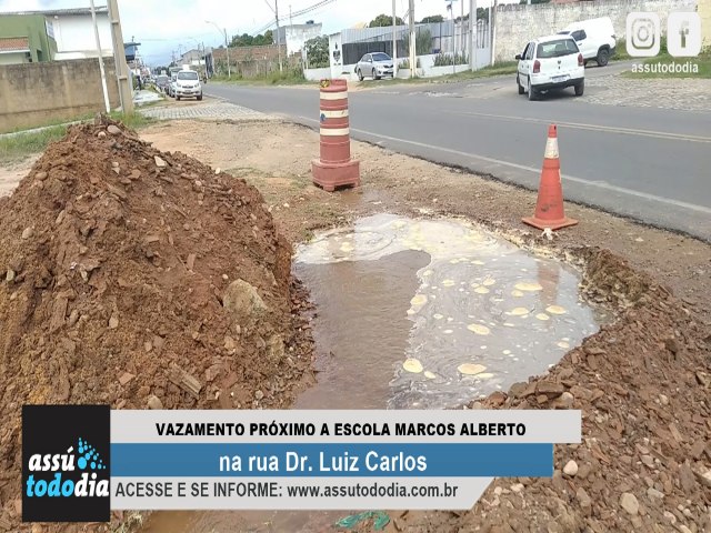 Vazamento prximo a Escola Marcos Alberto 