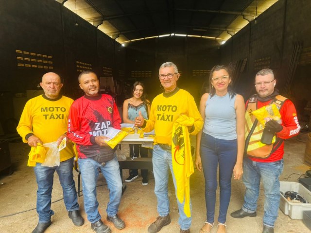 Mais de 60 taxistas e mototaxistas receberam kits de identificao para trabalhar durante o So Joo 2023 