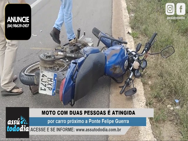 Acidente envolvendo carro e moto prximo a Ponte Felipe Guerra 