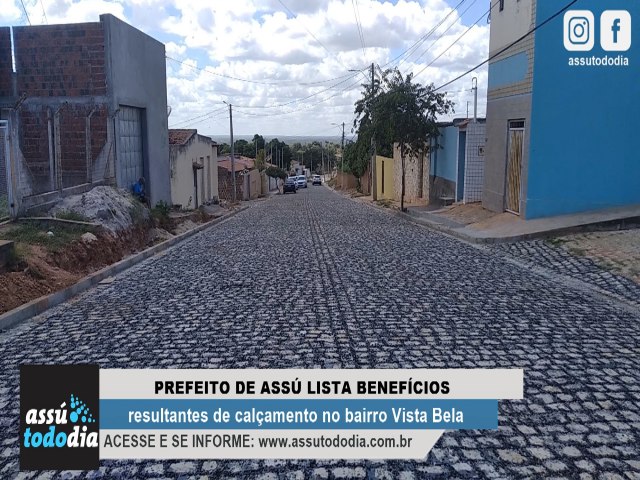 Prefeito de Ass lista benefcios resultantes de calamento no bairro Vista Bela