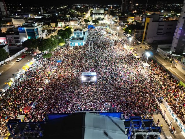 Primeira noite do Mossor Sal & Luz 2023 rene 70 mil pessoas