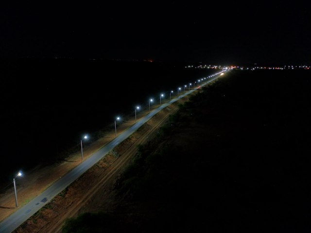 Prefeitura entrega nova iluminao pblica entre Linda Flor e Mutamba