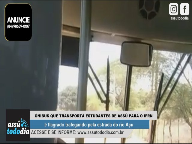 nibus que transporta estudantes de Ass para o IFRN trafegando pela estrada do Entre rios