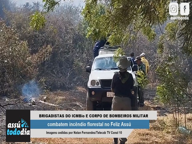 Brigadistas do ICMBio e Corpo de Bombeiros combatem incndio florestal no Feliz Ass 